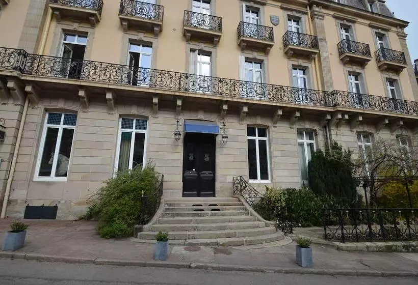 호텔 L'Empereur, sa Femme et le petit Prince