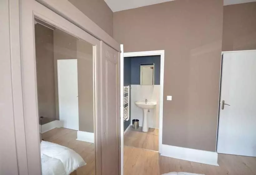 호텔 L'Empereur, sa Femme et le petit Prince