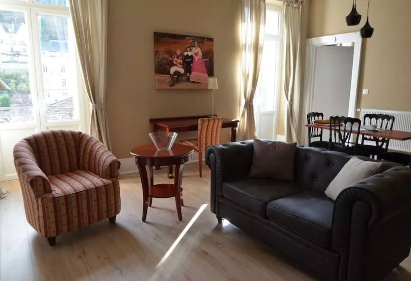 호텔 L'Empereur, sa Femme et le petit Prince