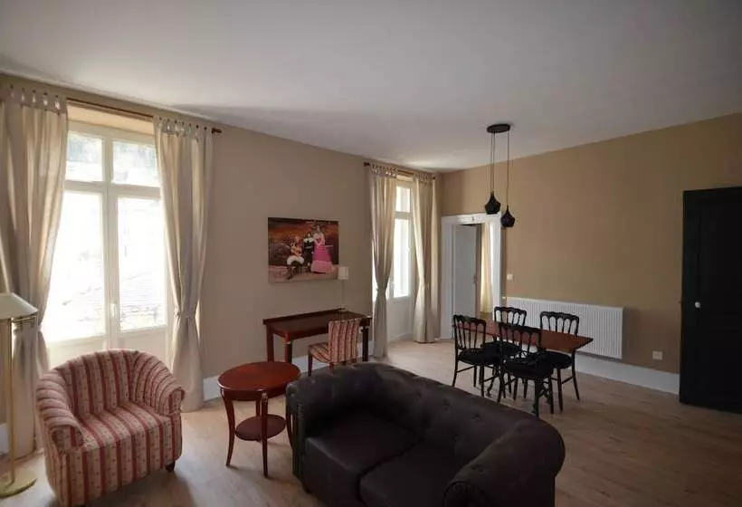 호텔 L'Empereur, sa Femme et le petit Prince