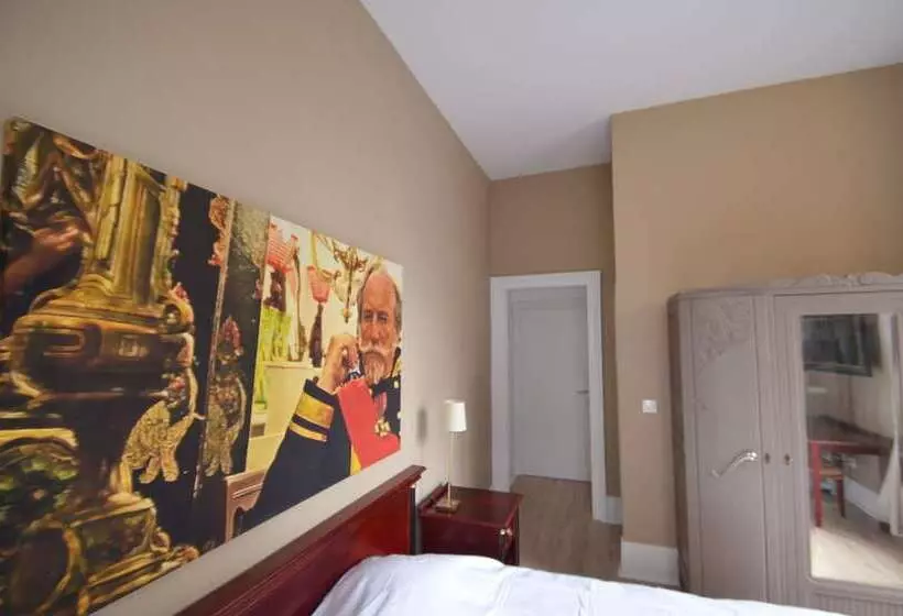 호텔 L'Empereur, sa Femme et le petit Prince