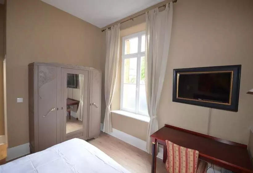 호텔 L'Empereur, sa Femme et le petit Prince