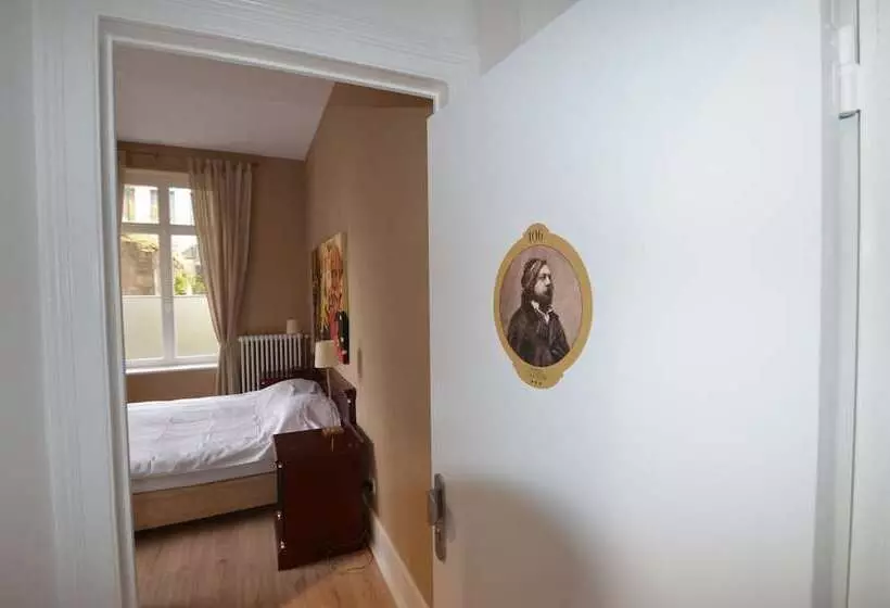 호텔 L'Empereur, sa Femme et le petit Prince