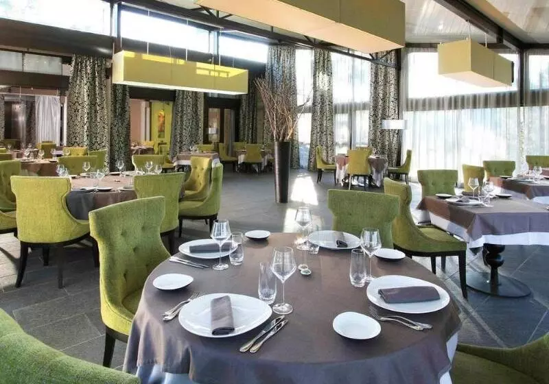 Отель Mercure Brignoles Golf De Barbaroux & Spa