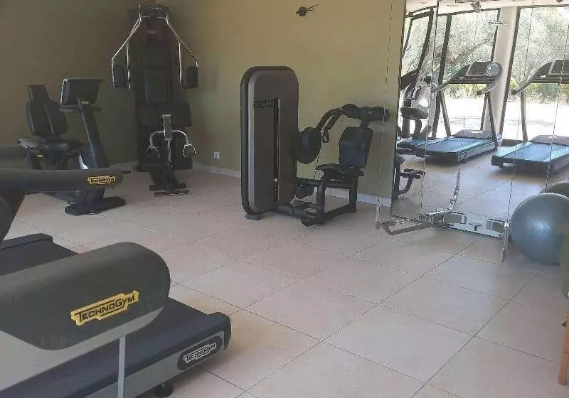 Отель Mercure Brignoles Golf De Barbaroux & Spa