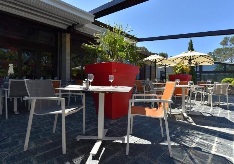 Отель Mercure Brignoles Golf De Barbaroux & Spa