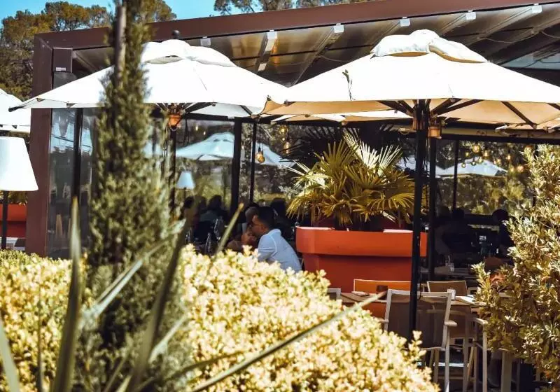 Отель Mercure Brignoles Golf De Barbaroux & Spa