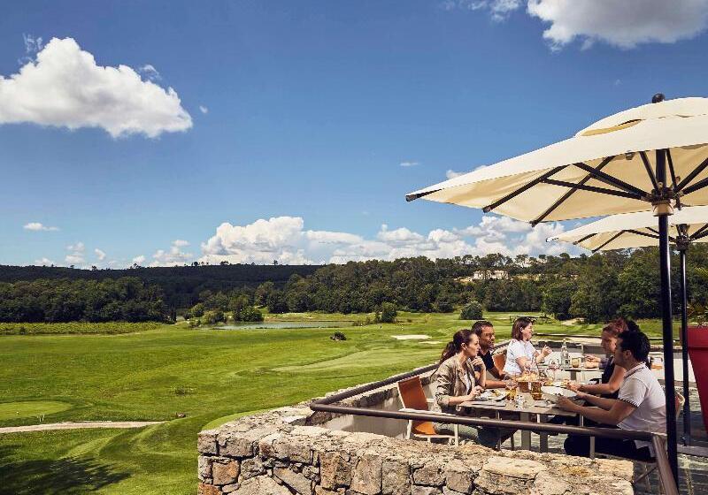 Отель Mercure Brignoles Golf De Barbaroux & Spa