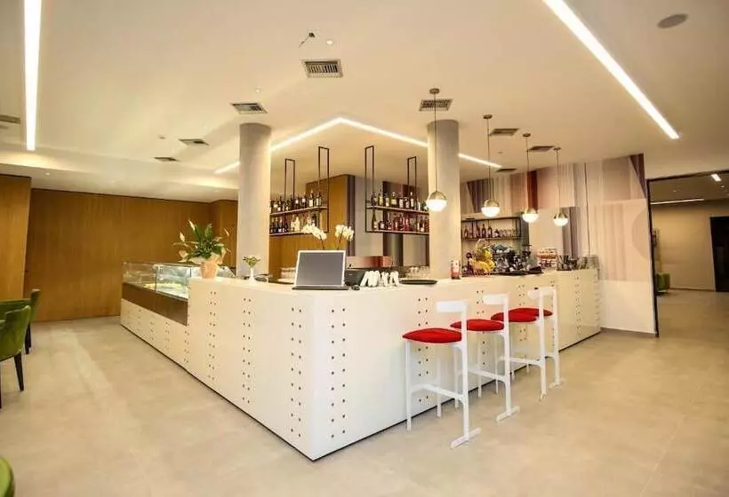 ホテル Regina Garden Vlore