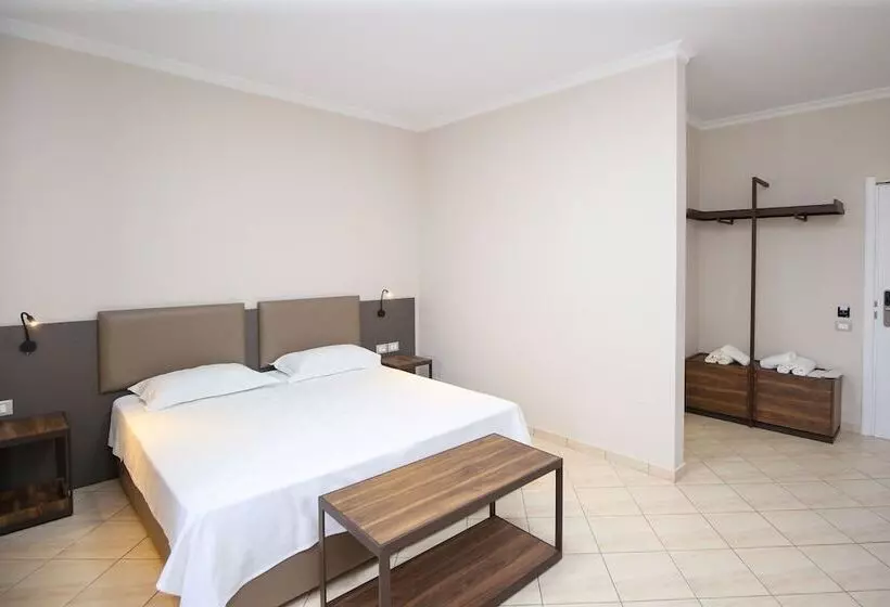 ホテル Regina Garden Vlore