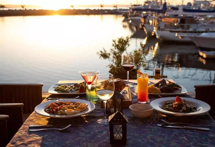 ホテル The Westmarine Waterfront