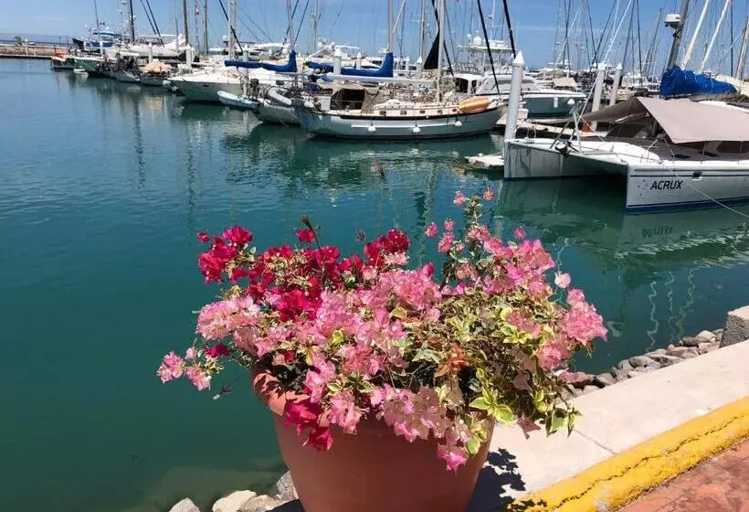 ホテル The Westmarine Waterfront