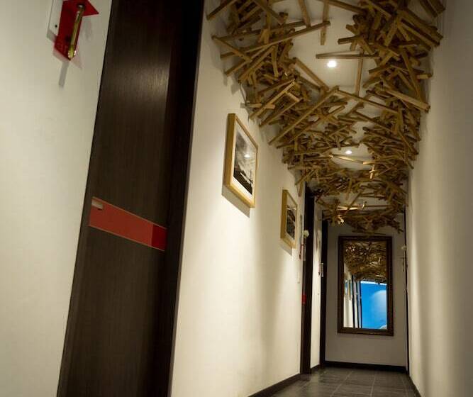 هتل 104 Art Suites