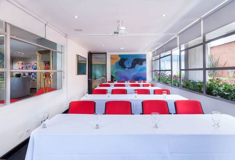 هتل 104 Art Suites