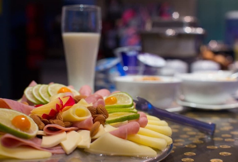 هتل 104 Art Suites