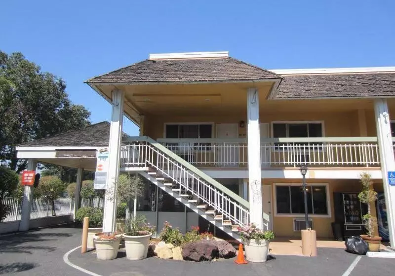 酒店 Caravelle Inn Extended Stay