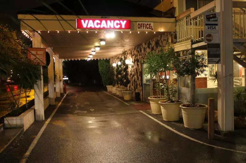 酒店 Caravelle Inn Extended Stay