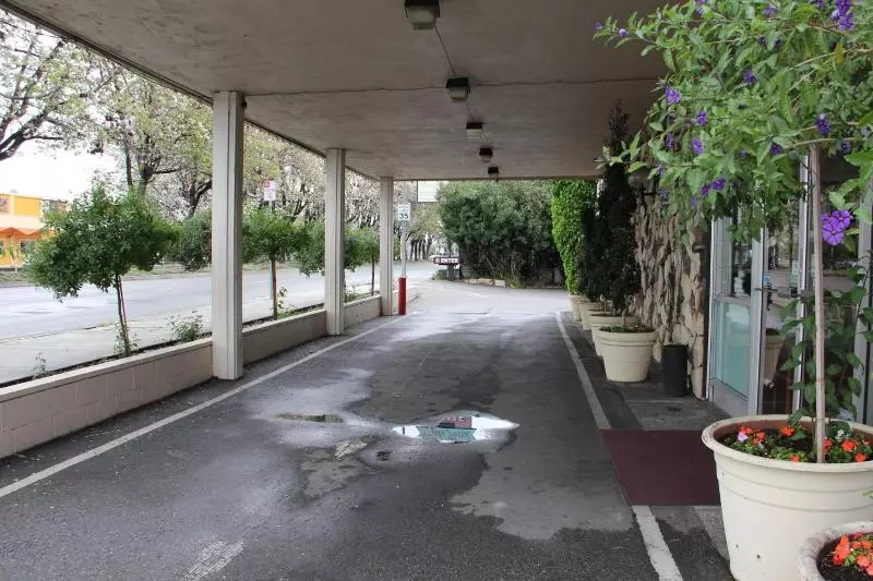 酒店 Caravelle Inn Extended Stay