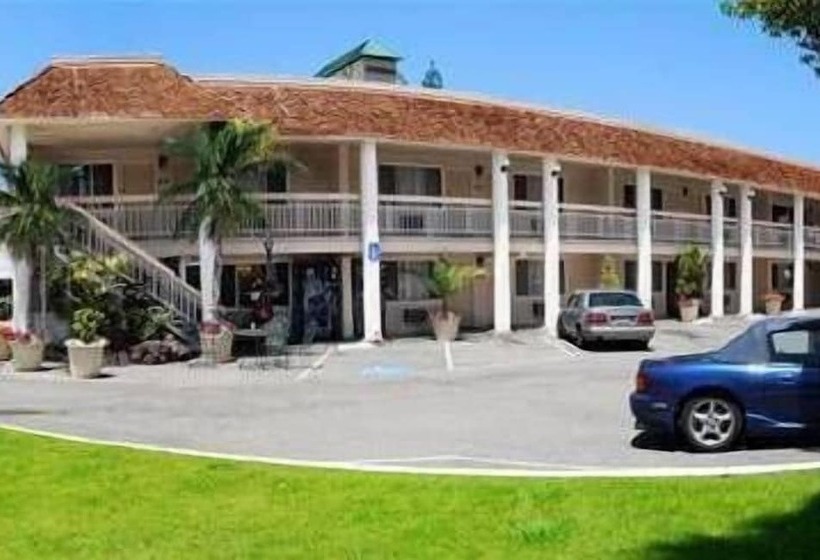 Отель Caravelle Inn Extended Stay