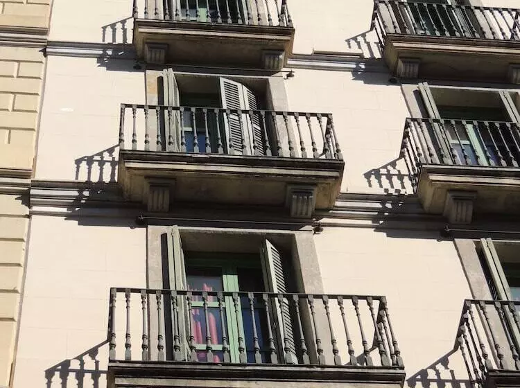 Отель Ciutat Vella