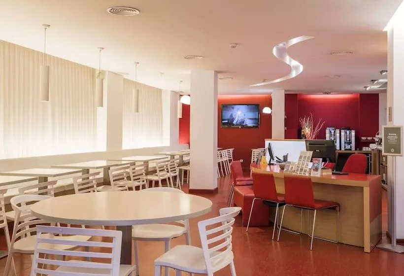 Отель Ciutat Vella