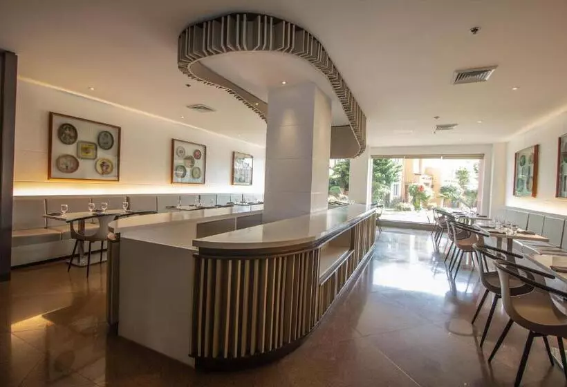 Hotel Crown Regency Suites Mactan