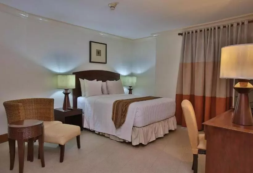 Hotel Crown Regency Suites Mactan