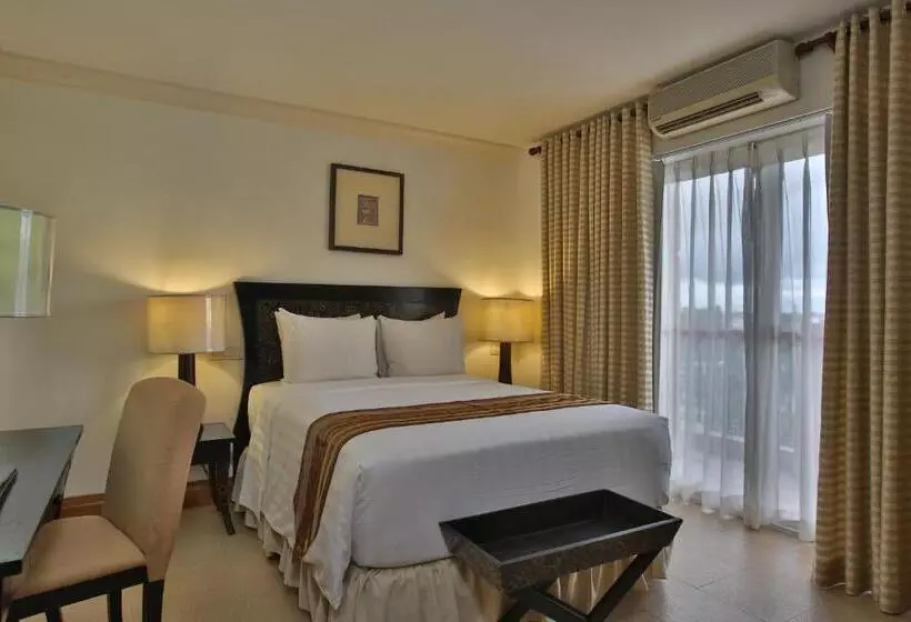 Hotel Crown Regency Suites Mactan