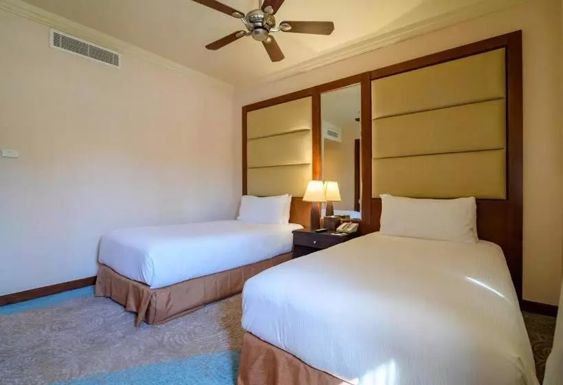 هتل Danat Jebel Dhanna Resort