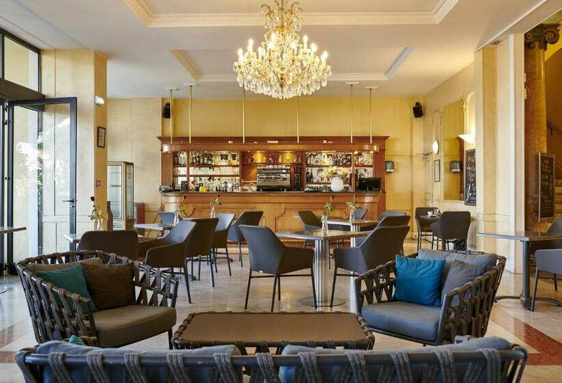 בית מלון כפרי Le Royal Promenade Des Anglais