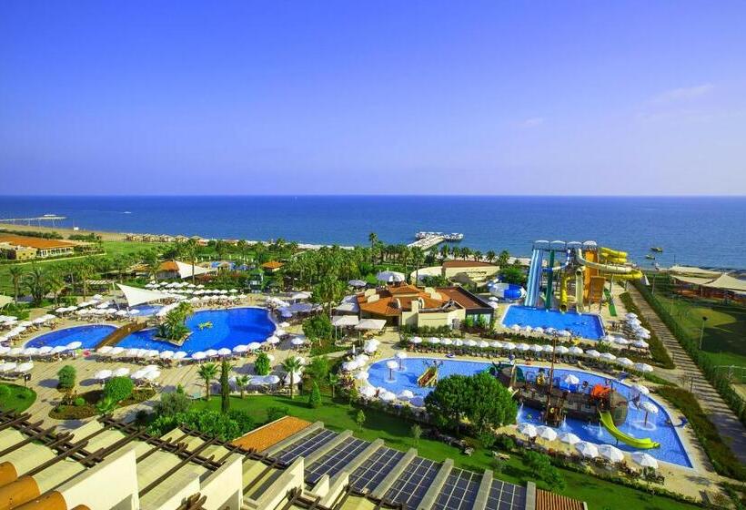 リゾートホテル Bellis Deluxe Hotel & Heated For Winter Aqua Park