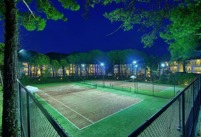 リゾートホテル Bellis Deluxe Hotel & Heated For Winter Aqua Park