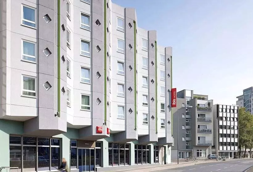 בית מלון כפרי Ibis Köln Centrum