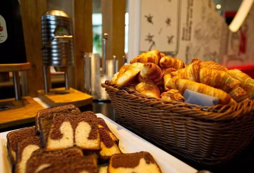 בית מלון כפרי Ibis Köln Centrum