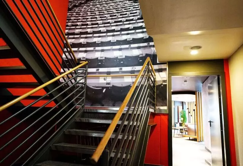 בית מלון כפרי Ibis Köln Centrum