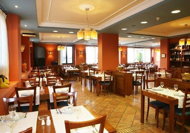 فندق Restaurante El Tollo
