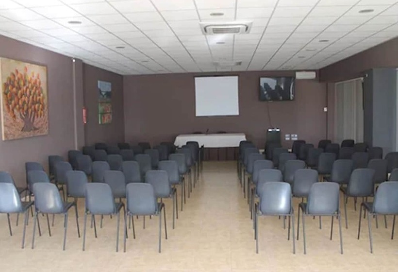 فندق Restaurante El Tollo