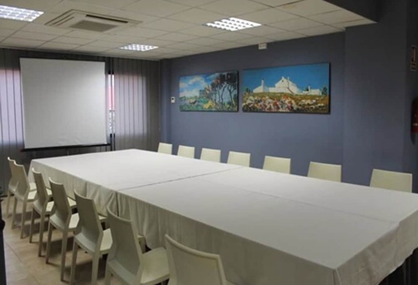 فندق Restaurante El Tollo