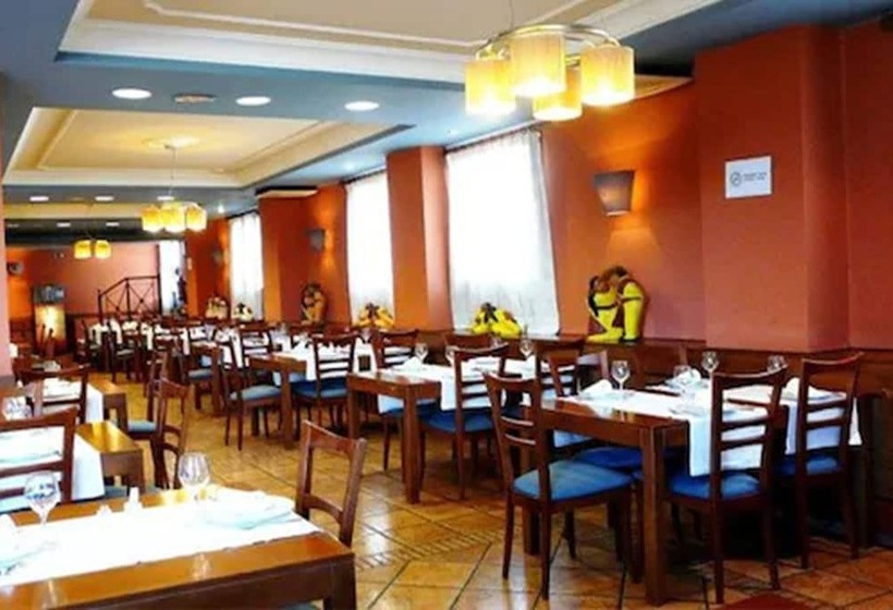 فندق Restaurante El Tollo