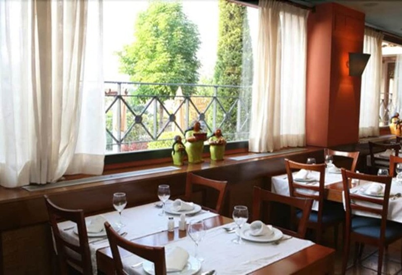 فندق Restaurante El Tollo