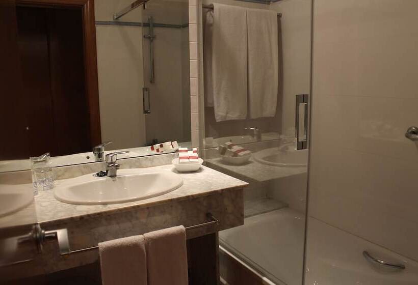 فندق Restaurante El Tollo