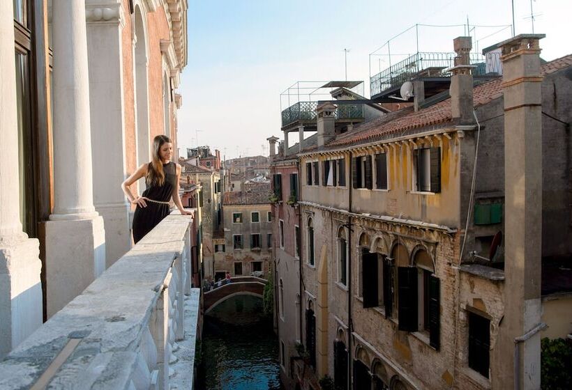 هتل Ruzzini Palace