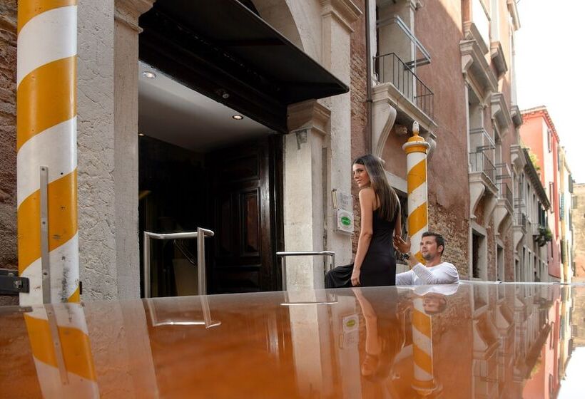 هتل Ruzzini Palace