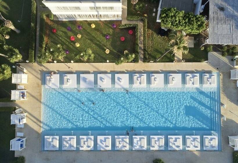 Отель So White Club Resort