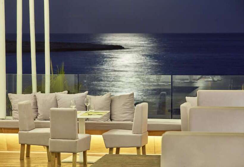 Отель So White Club Resort