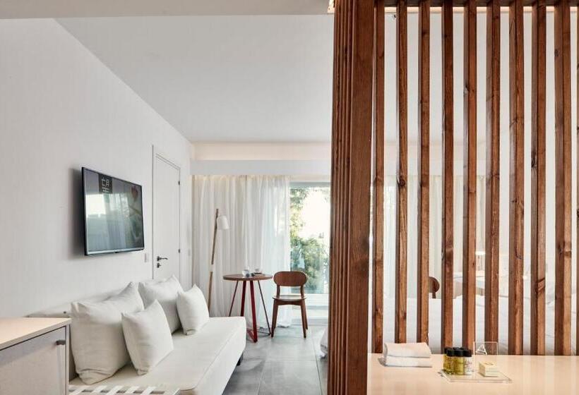 Отель So White Club Resort