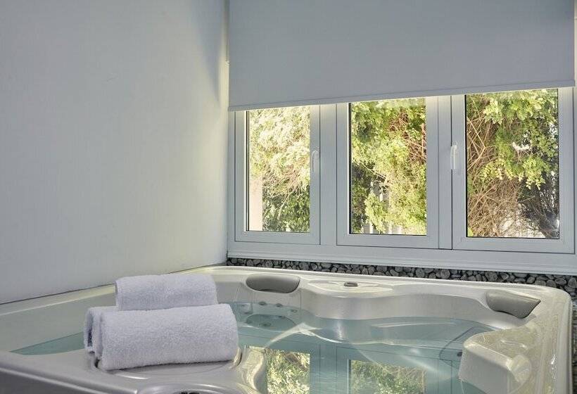 Отель So White Club Resort