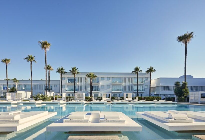 Отель So White Club Resort