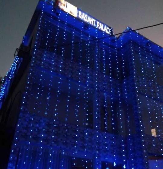 酒店 Basant Palace And Flavors Restaurant