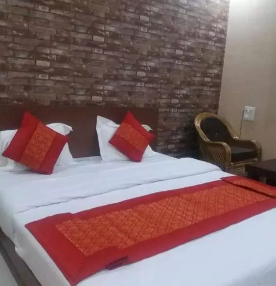 ホテル Basant Palace And Flavors Restaurant